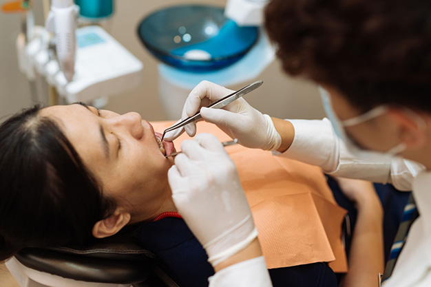 Duele la cirugía de implantes dentales
