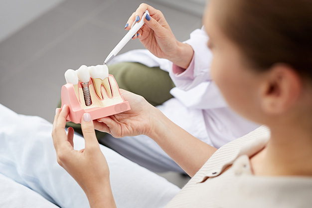 Implantes dentales con poco hueso