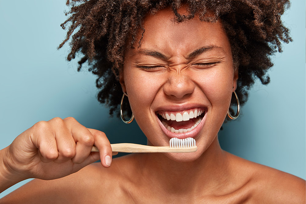 Cepillarse-los-dientes-mínimo-tres-veces-al-día